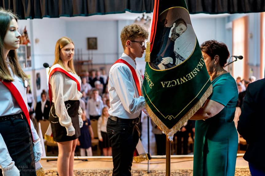 Szkoła w Bóbrce ma swój sztandar