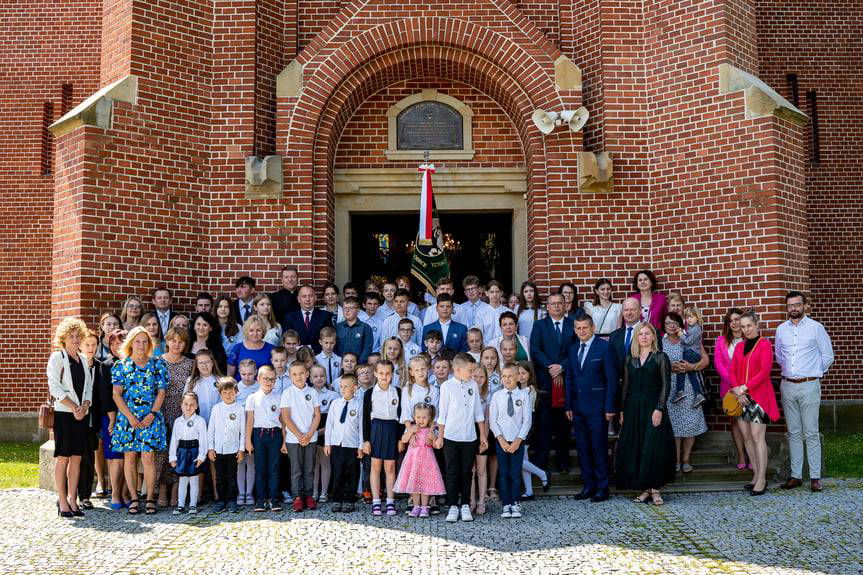 Szkoła w Bóbrce ma swój sztandar