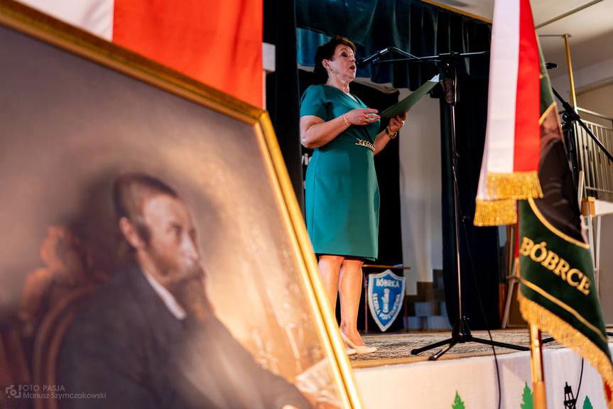 Szkoła w Bóbrce ma swój sztandar