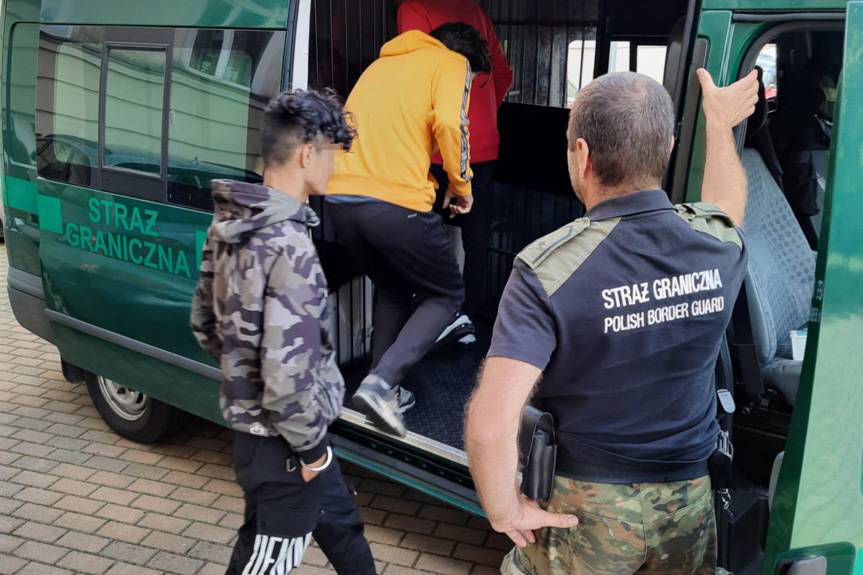 Imigranci zatrzymani w Równem w powiecie krośnieńskim [WIDEO]