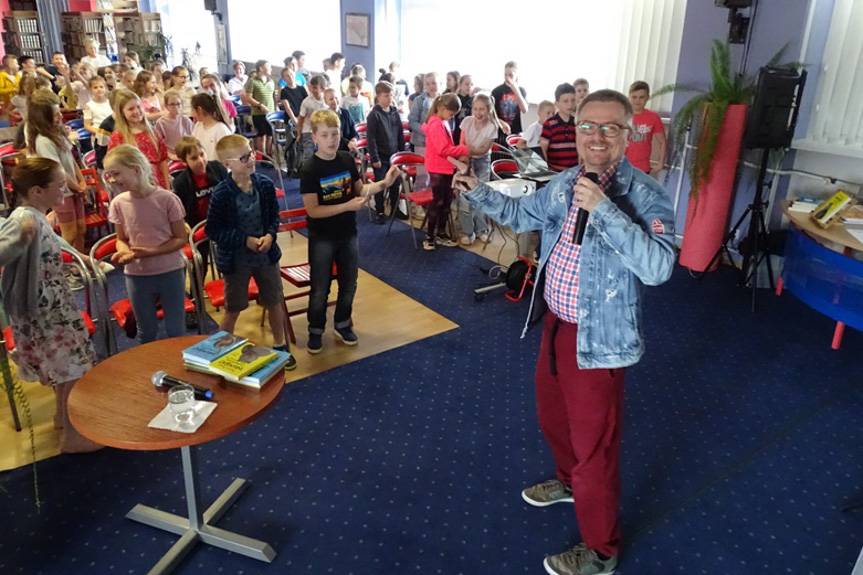 Pisanie jest przygodą… czyli Marcin Kozioł na spotkaniu z młodymi czytelnikami