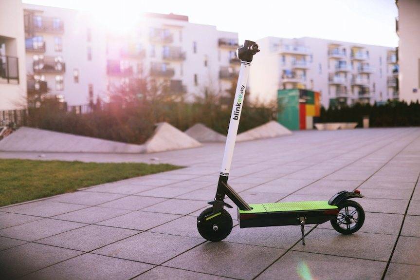 Hulajnogi do wynajęcia na minuty wjeżdżają do Krosna