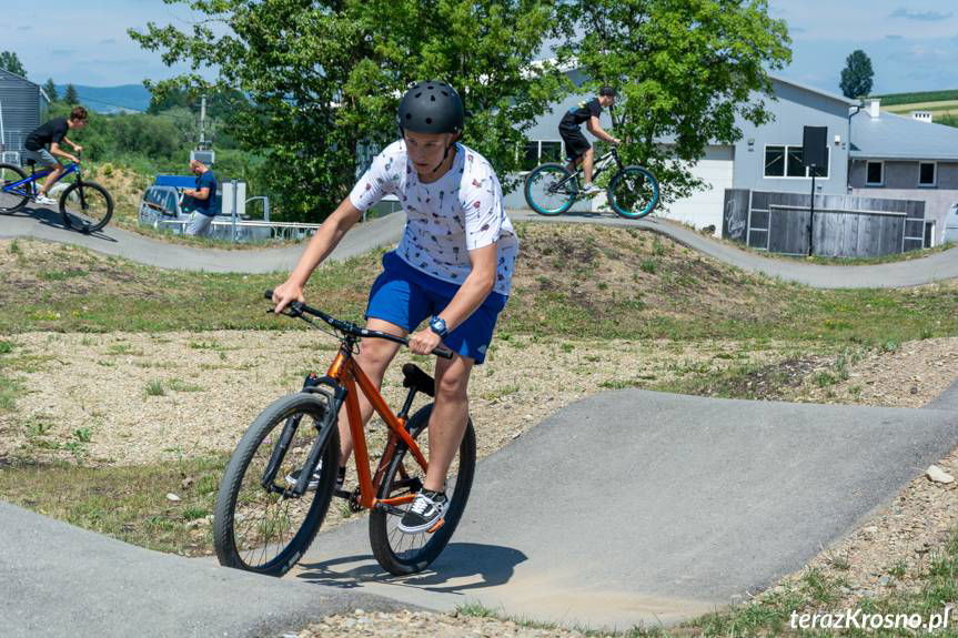 Zawody rowerowe na pumptracku w Miejscu Piastowym