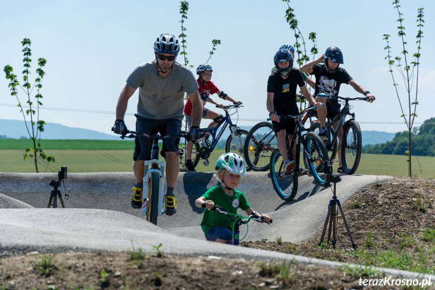 Zawody rowerowe na pumptracku w Miejscu Piastowym