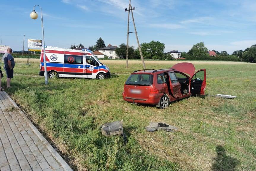 Kolizja dwóch samochodów w Pustynach