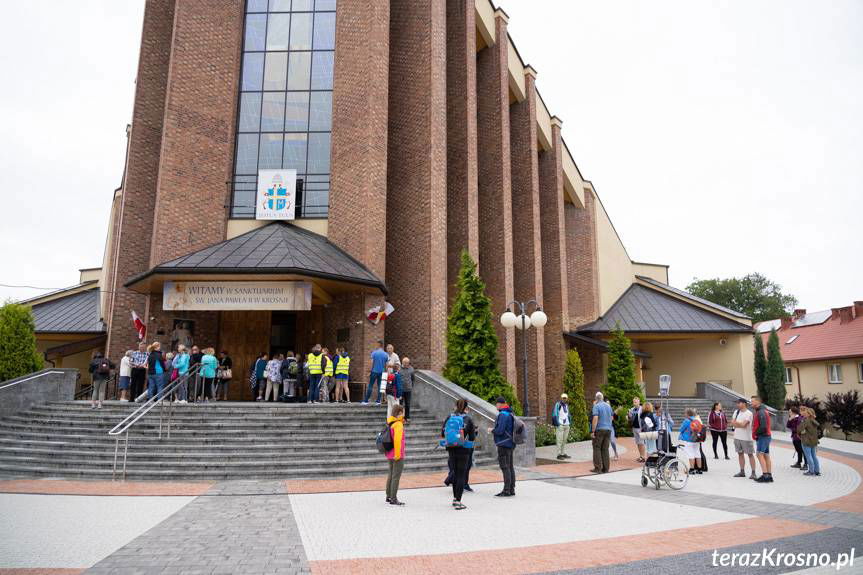 Pielgrzymi z Krosna wyruszyli na Jasną Górę