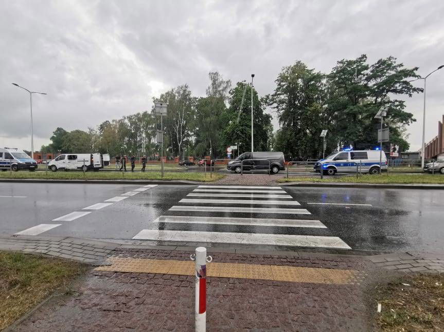 Zderzenie dwóch samochodów z radiowozem na Podkarpackiej