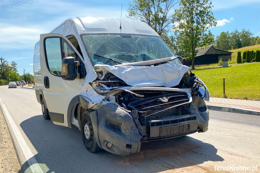 Zagapił się i najechał na tył ciężarówki