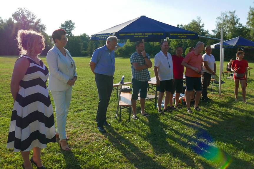 Siatkarze walczyli na piasku o puchar starosty