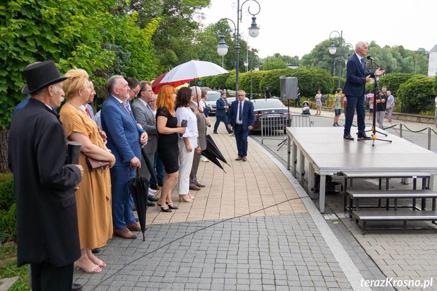 W Krośnie - Świet(l)nym Mieście odsłonięto mural Ignacego Łukasiewicza