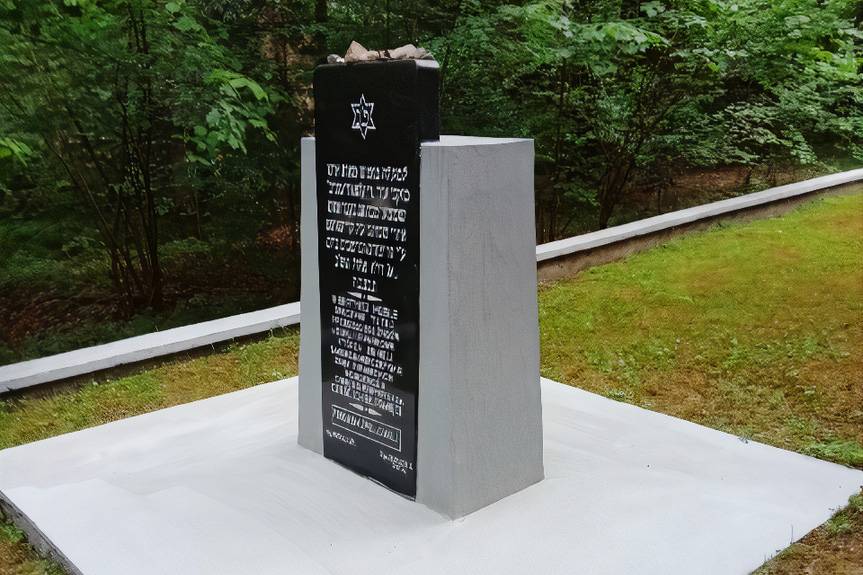 Odnowiono zbiorową mogiłę pomordowanych Żydów