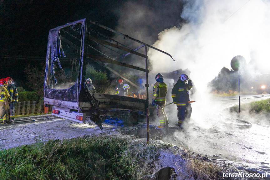 Pożar samochodu w Iwli. Niewiele z niego zostało