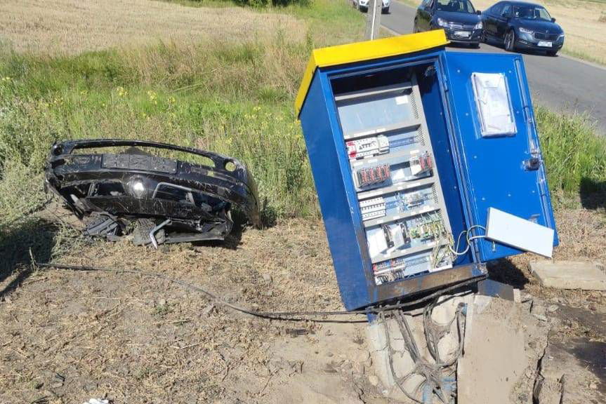 Wjechał pod pociąg mimo opuszczonych zapór