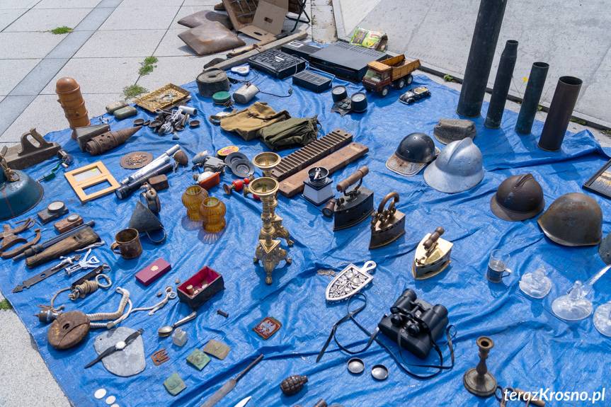 Jarmark staroci przed Etnocentrum Ziemi Krośnieńskiej