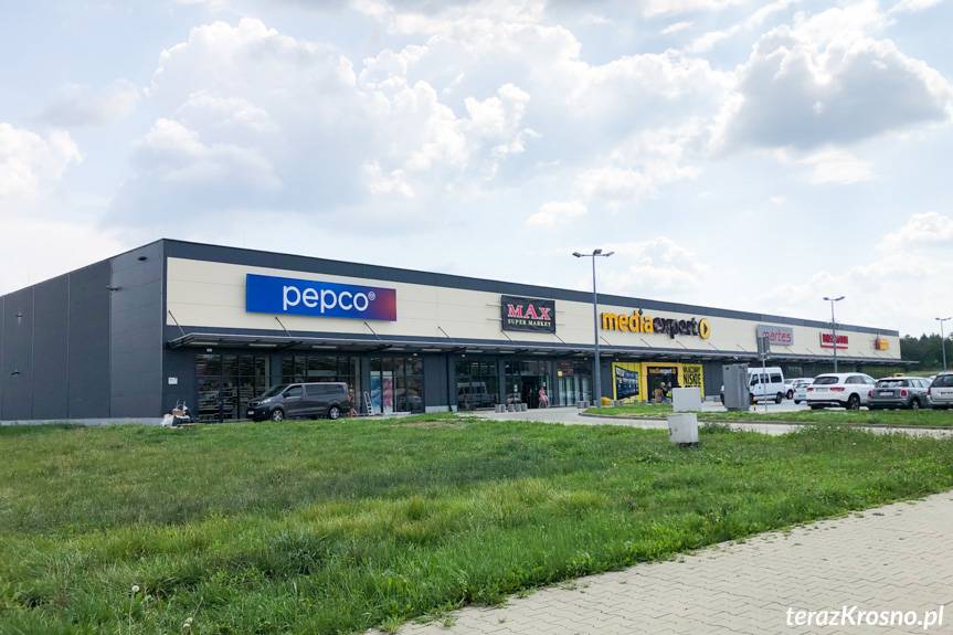 Nowe sklepy w Parku Handlowym w Miejscu Piastowym
