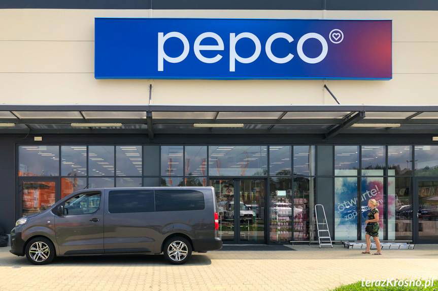 Nowe sklepy w Parku Handlowym w Miejscu Piastowym