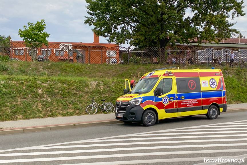 Krosno. Prowadząc rower, przewrócił się