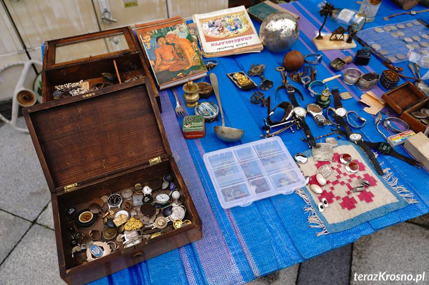 Jarmark staroci przed Etnocentrum Ziemi Krośnieńskiej