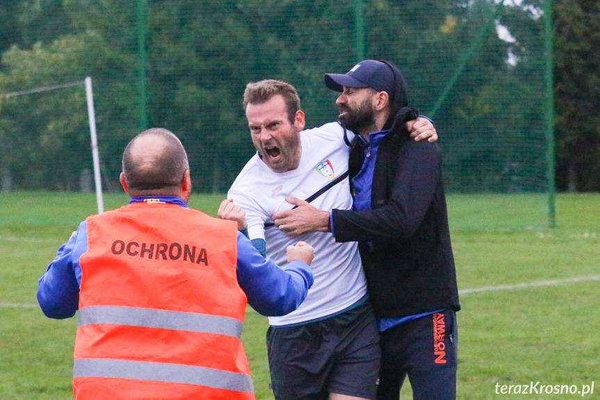 Grad bramek w sąsiedzkiej bitwie w Iwoniczu