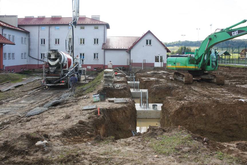 Hala sportowa w Tylawie, przewiązka w Jasionce