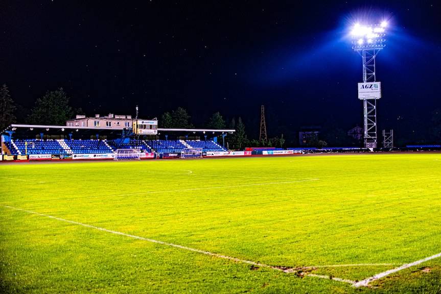 Karpaty Krosno przy blasku jupiterów zmierzą się z JKS Jarosław