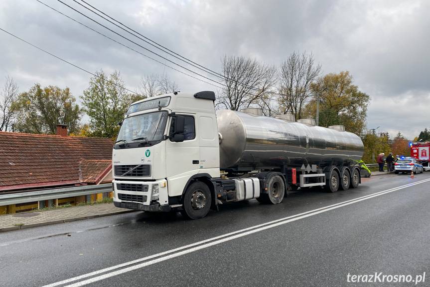 Uderzył w zagęszczarkę gruntu