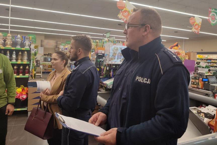 Policjanci i urzędnicy sprawdzali sklepy