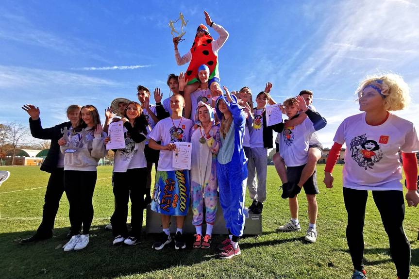 Uczniowie "Kopernika" rywalizowali w sztafetach