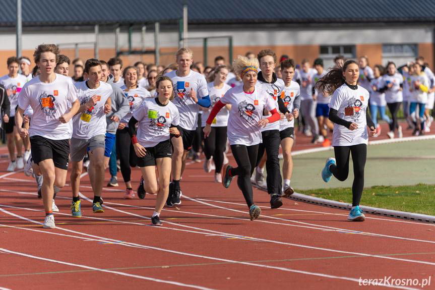 Uczniowie "Kopernika" rywalizowali w sztafetach