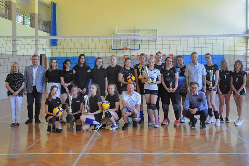 UKS Champion Bratkówka wygrywa rozgrywki Amatorskiej Powiatowej Ligi w piłce siatkowej