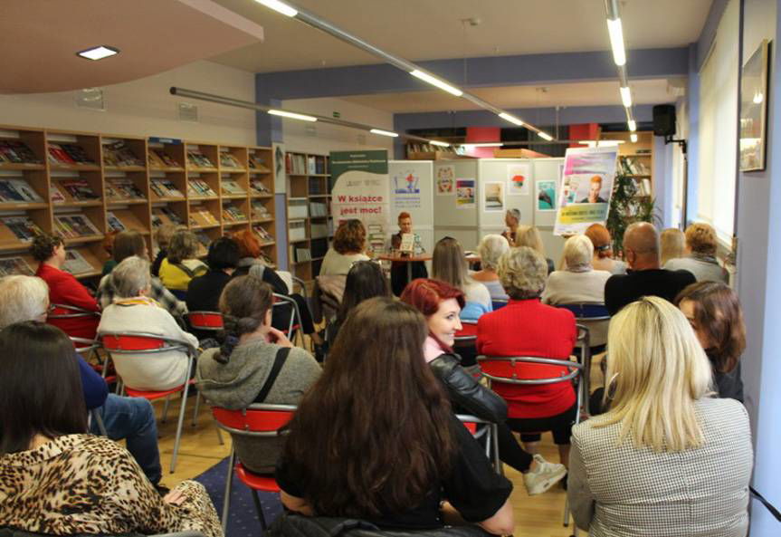 "Słyszę świat wieloma ścieżkami…" -  Zośka Papużanka na spotkaniu z czytelnikami 