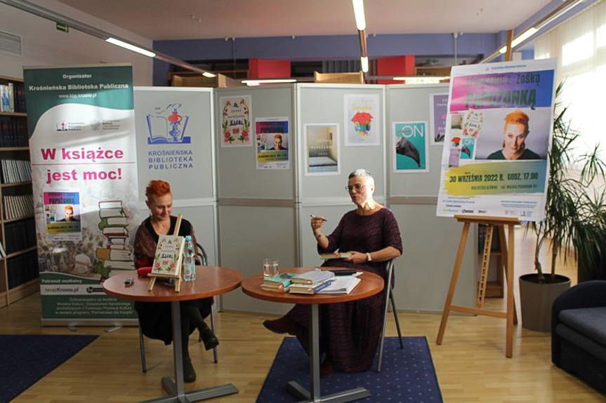 "Słyszę świat wieloma ścieżkami…" -  Zośka Papużanka na spotkaniu z czytelnikami 