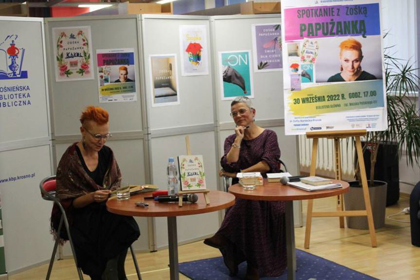 "Słyszę świat wieloma ścieżkami…" -  Zośka Papużanka na spotkaniu z czytelnikami 