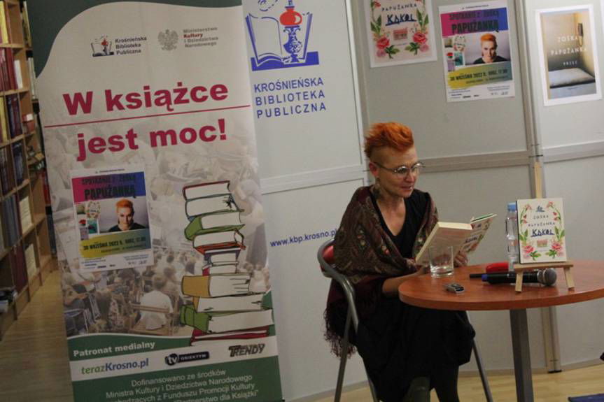"Słyszę świat wieloma ścieżkami…" -  Zośka Papużanka na spotkaniu z czytelnikami 