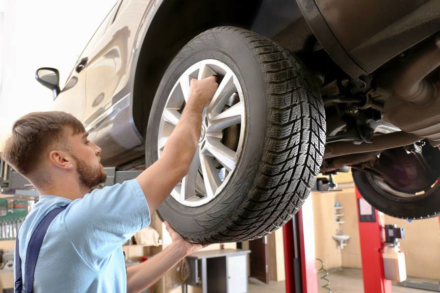 Kiedy wymieniać opony na zimowe? Ile to kosztuje w Krośnie?