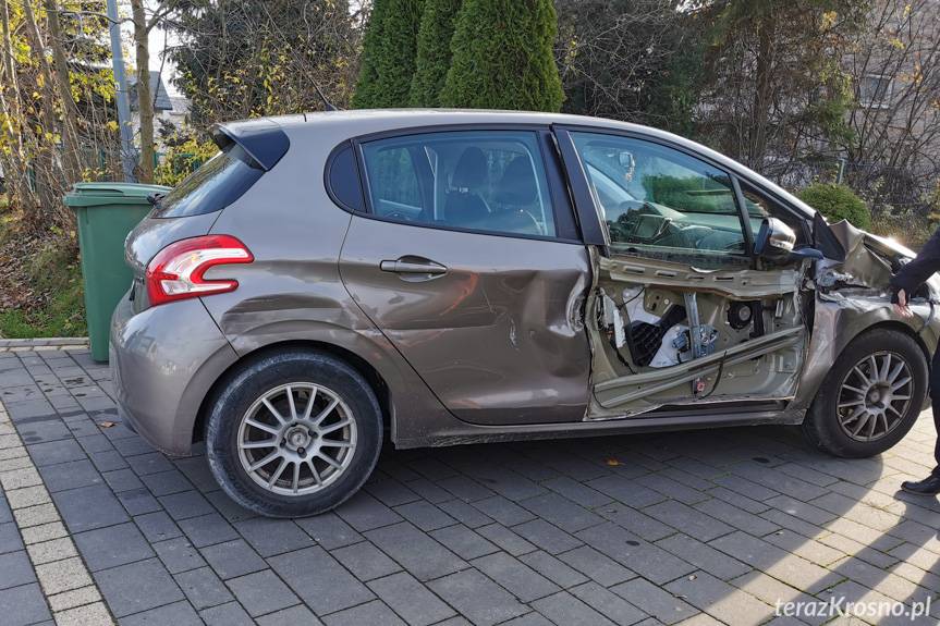 Uderzyła w śmieciarkę