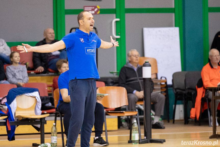 Zacięty mecz i przegrana siatkarek Karpat Krosno