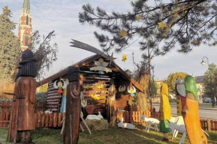 Na rynku w Korczynie stanęła szopka 