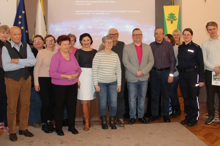 "Razem bezpieczniej”. Policjantka spotkała się z seniorami