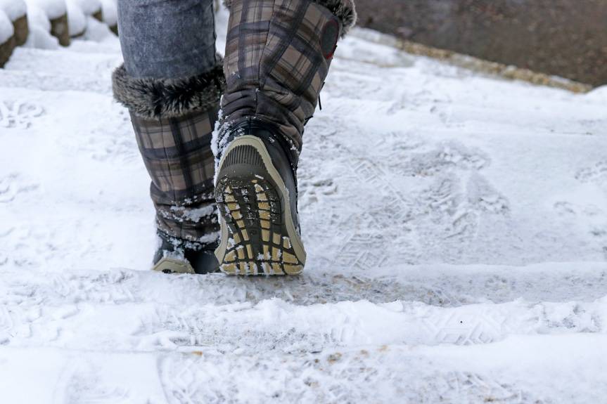 Synoptycy ostrzegają przed wiatrem i marznącymi opadami