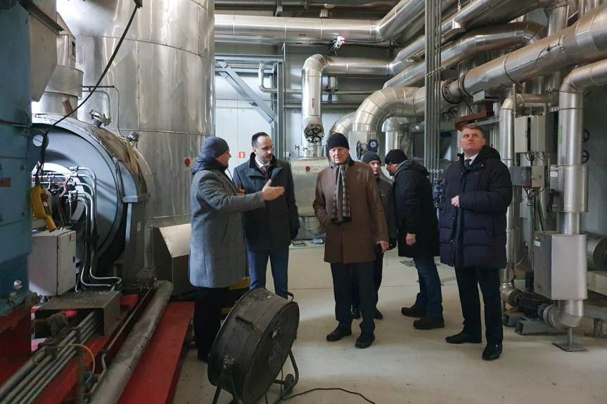 Wiceminister rolnictwa Janusz Kowalski i poseł Piotr Uruski w Elektrociepłowni Krosno