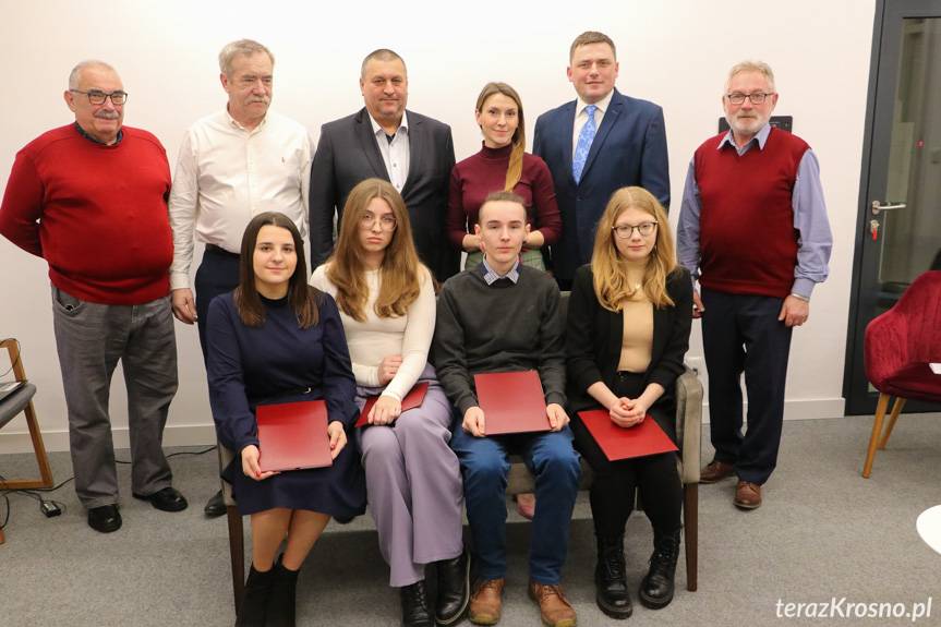 Wręczono stypendia dla uzdolnionej młodzieży 