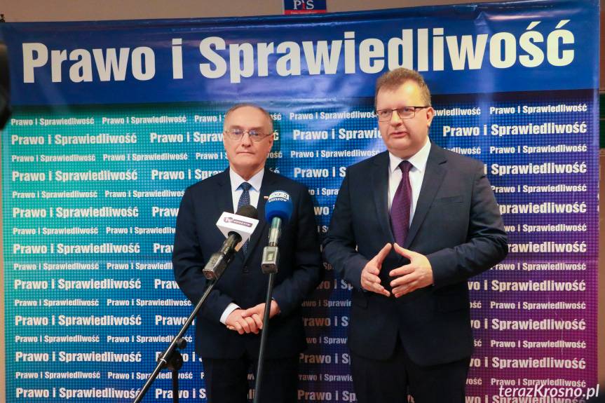 Posłowie PiS o wieku emerytalnym i wspieraniu emerytów przez rząd 