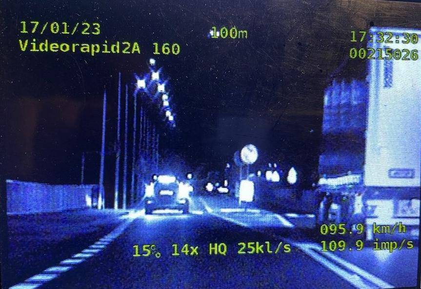 Policjanci przerwali szaleńczą jazdę kierowcy volvo