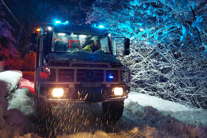 Atak zimy. 16 tys. odbiorców bez prądu