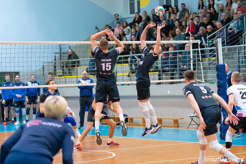 Przegrana siatkarzy Karpat Krosno z liderem