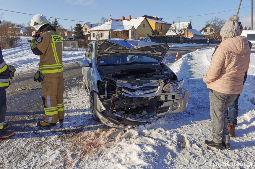 Hyundaiem uderzyła w ogrodzenie