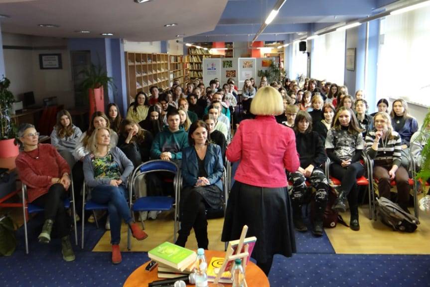 "Jeśli się nauczyłam czytać, to mogę wszystko…" Ewa Nowak na spotkaniu z młodymi czytelnikami