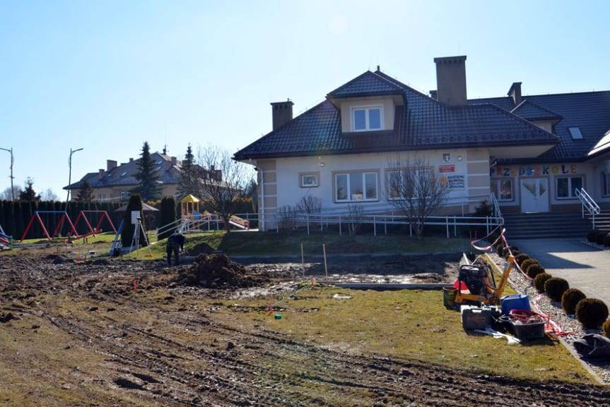 Trwa rozbudowa placu zabaw 