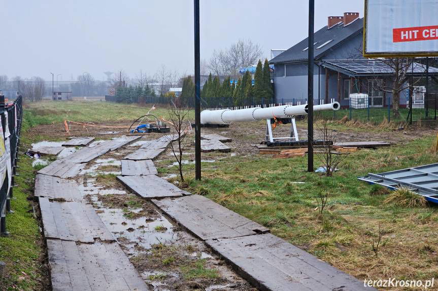 Rozpoczęło się stawianie masztu. Mimo sprzeciwu prokuratury od wydanej decyzji